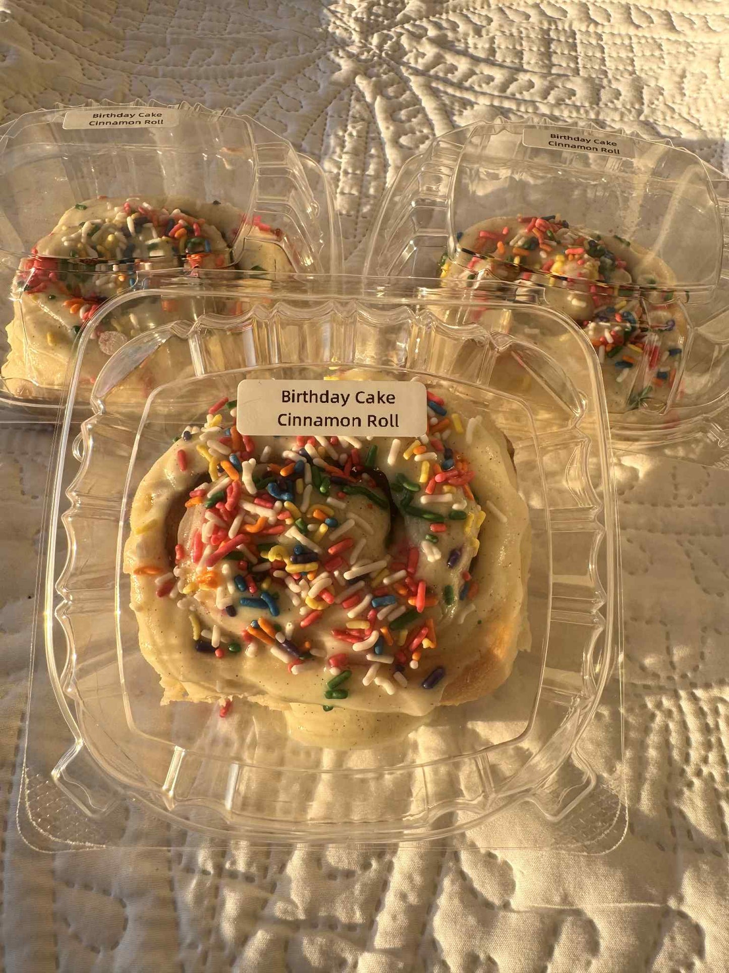 Birthday cake Cinnamon Roll image 0